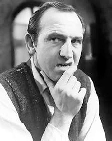 44. Leonard Rossiter#2D8283